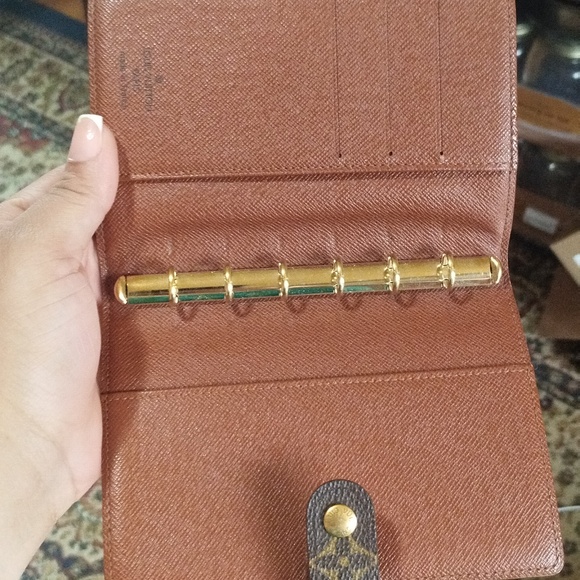 Authentic Louis Vuitton Agenda - Picture 1 of 5